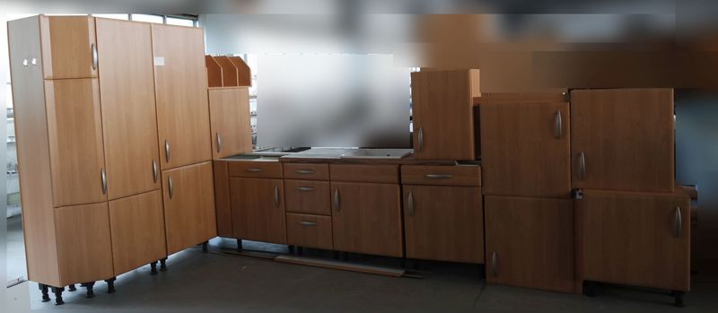 Küchenzeile mit Kühlgefrierkombination, Spüle und Topfrondell gebraucht